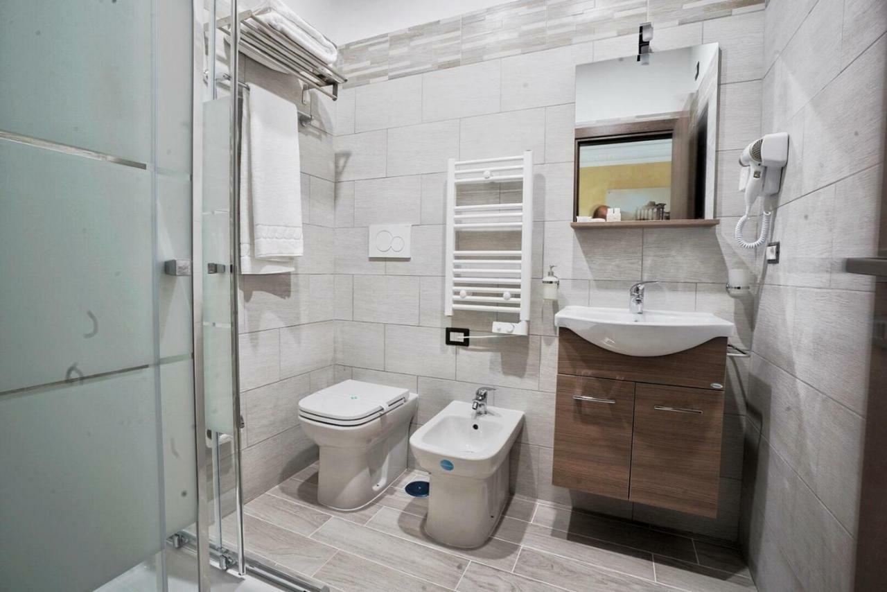 Noemi'S Rooms Guest House Рим Экстерьер фото