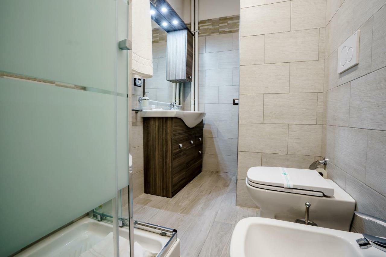 Noemi'S Rooms Guest House Рим Экстерьер фото